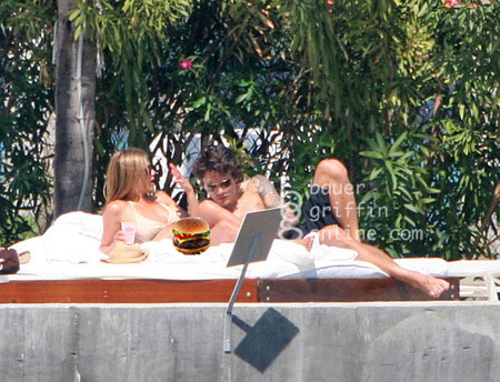 John Mayer and Jennifer Aniston Cheeseburgers